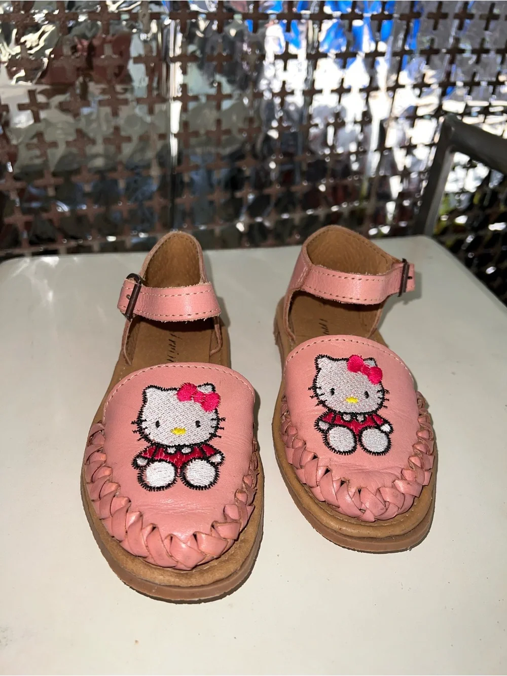 Girls Pink Hello Kitty huaraches